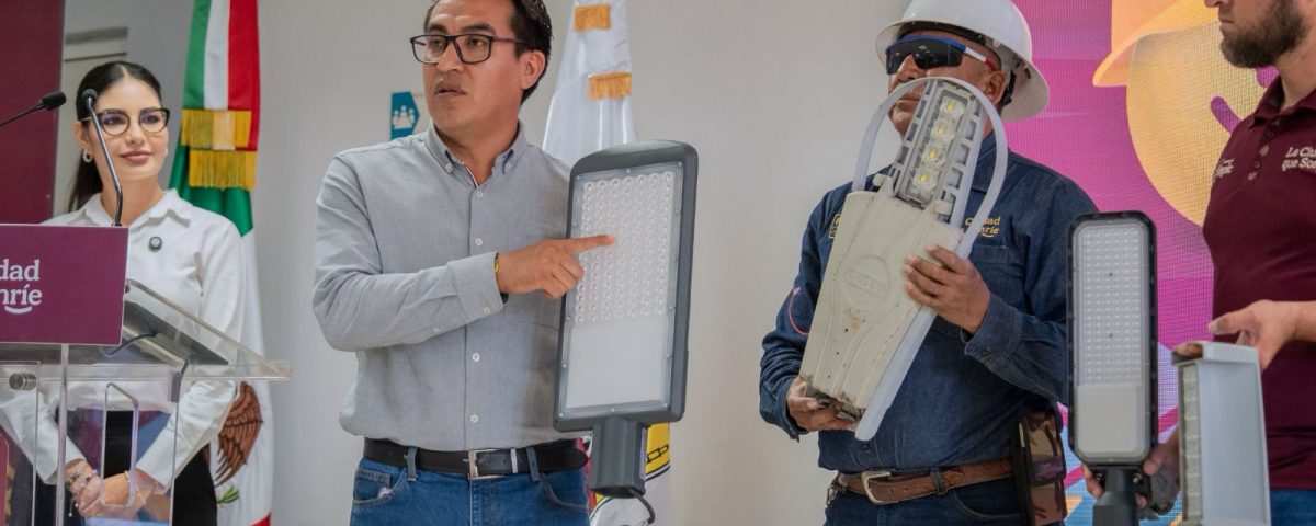 Tepic está a la vanguardia en alumbrado público, informa Geraldine