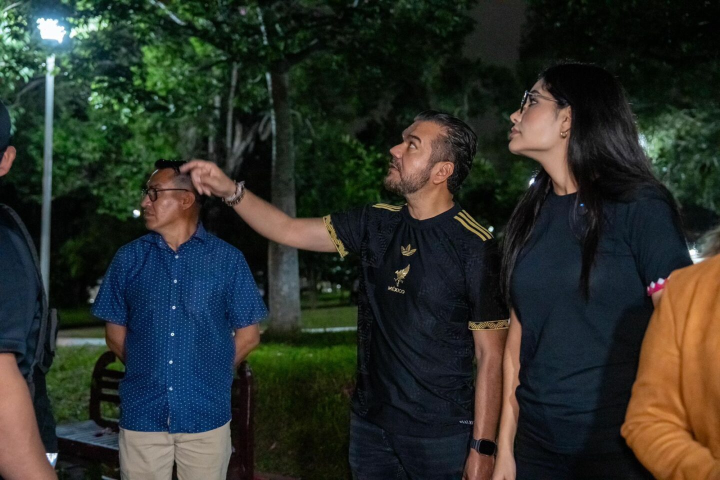 Anuncia Geraldine sustitución de luminarias en el parque de El Rodeo