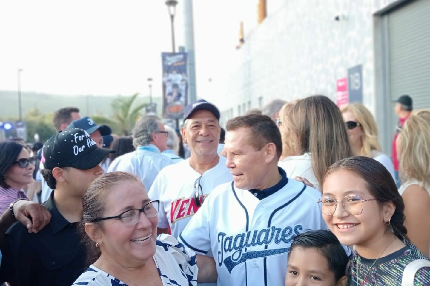 Julio César Chávez presente en el coloso del pacífico